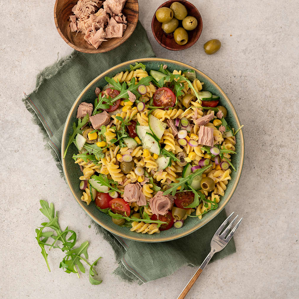 Zobrazit Těstovinový salát s tuňákem, olivami a zeleninou receptů