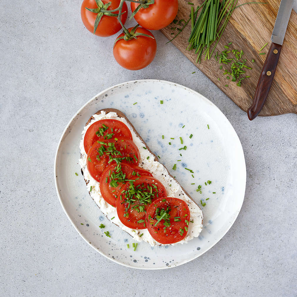Zobrazit Žitný kváskový chléb s žervé a rajčaty receptů