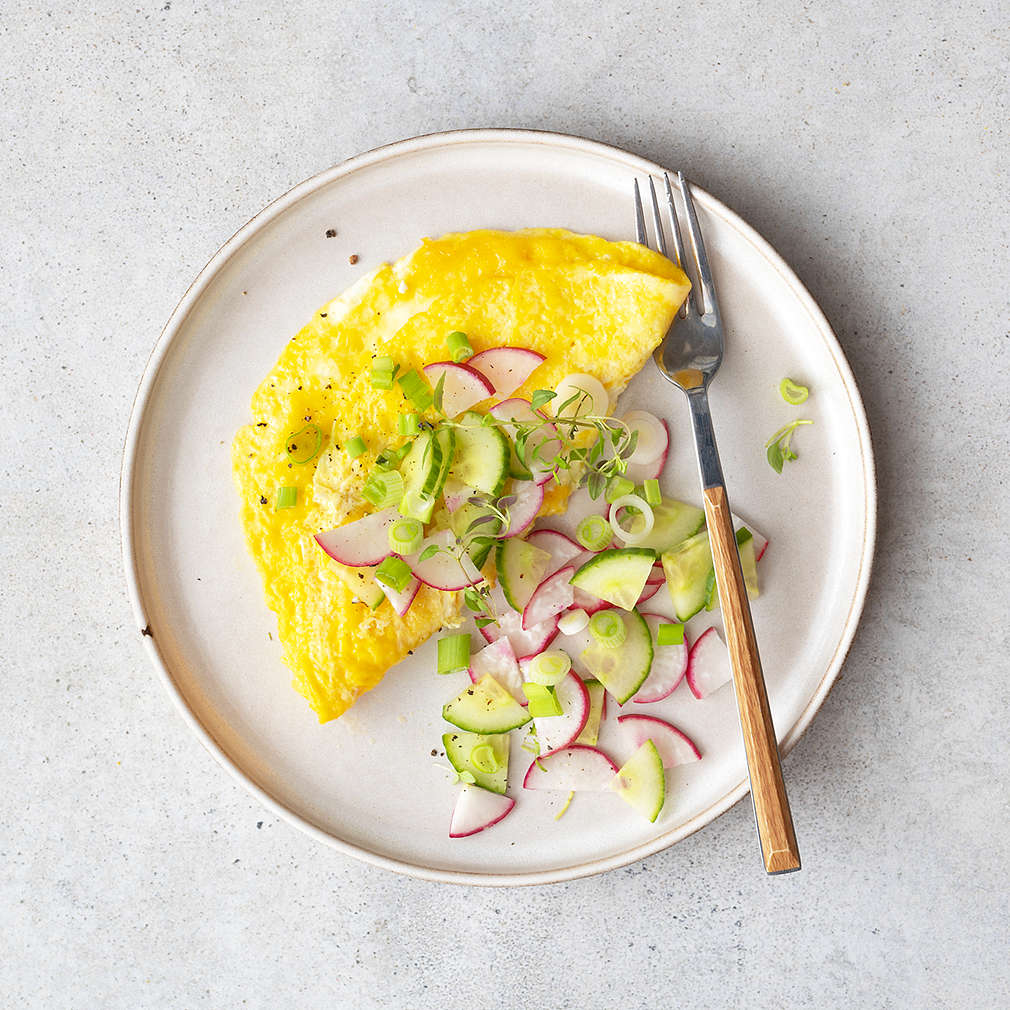 Zobrazit Vaječná omeleta s ředkvičkovým salátem receptů