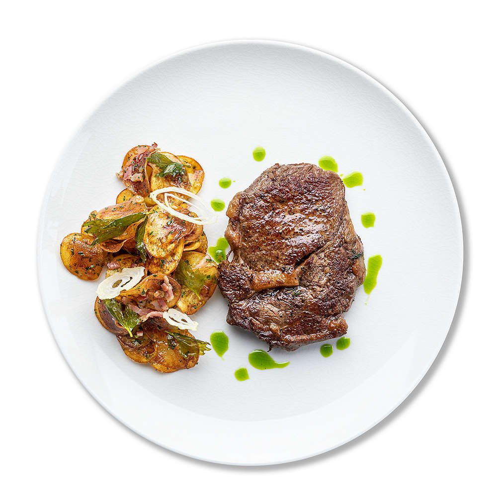 Steak rib-eye de vita la gratar cu cartofi salardaise