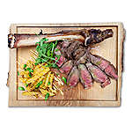 Tomahawk steak vită cu cartofi prăjiți