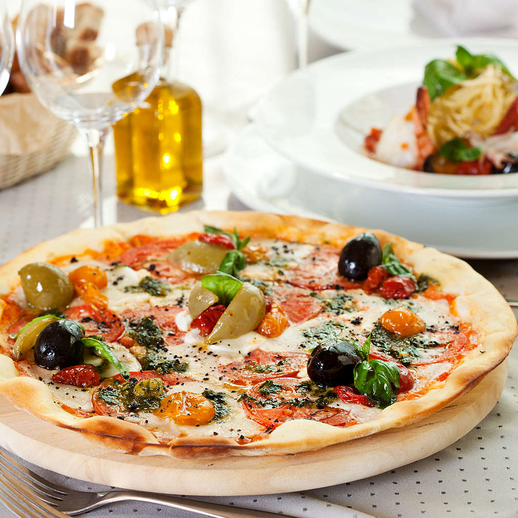 Imaginea rețetei Pizza Margherita cu măsline