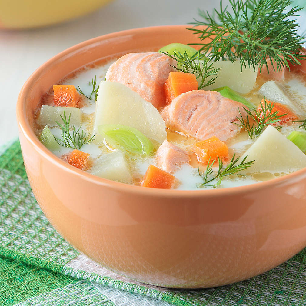 Лохикейто. Лохикейтто суп. Уха с форелью. Уха из форели. Горбуша по фински.