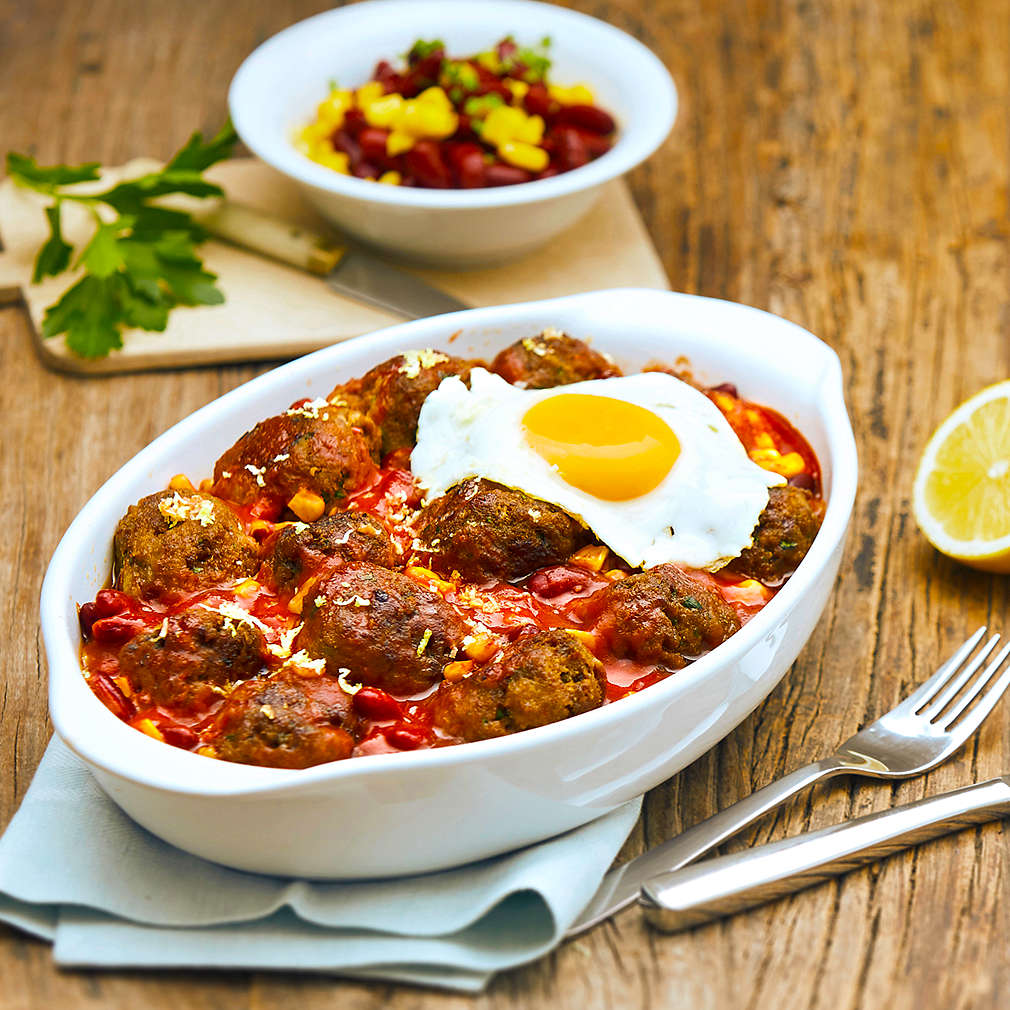 Изображение рецепта Chifteluțe cu sos de roșii, fasole și porumb