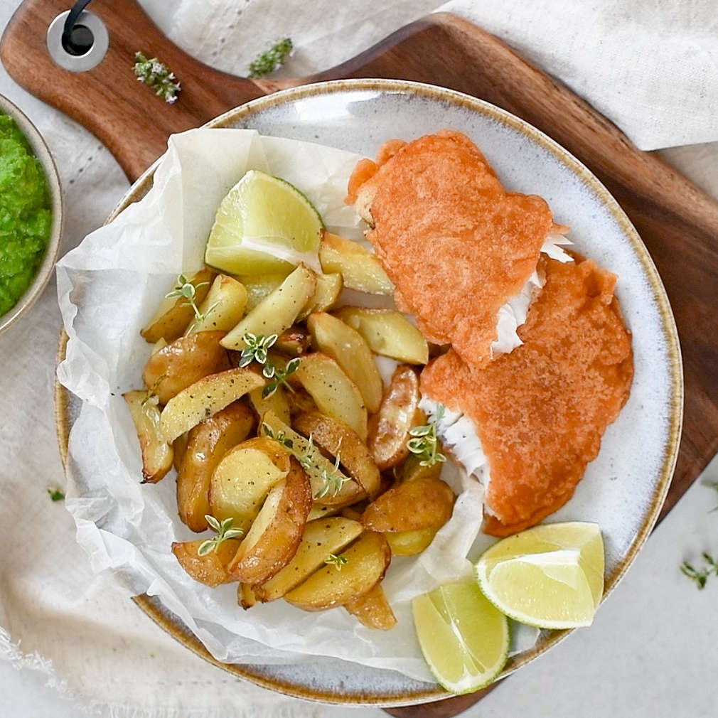 Recept | Rybie filety v pivnom cestíčku so zemiakmi a hráškovým pyré ...