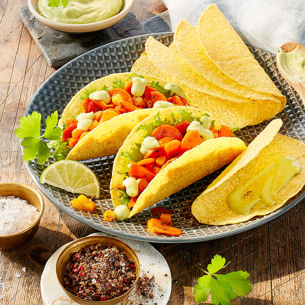 Abbildung des Rezepts Taco-Shells mit exotischer Salatfüllung und Avocado-Dip