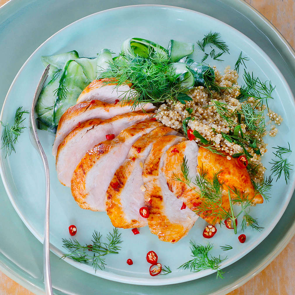 Scharfes Ofenhuhn mit Tsatsiki und Quinoa - Rezept | Kaufland