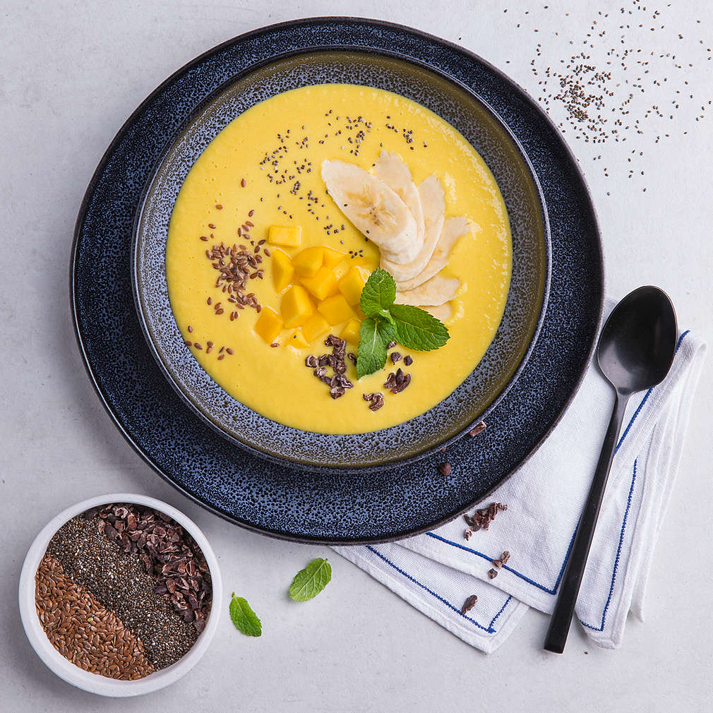 Abbildung des Rezepts Smoothiebowl mit Mango, Birnen und Bananen