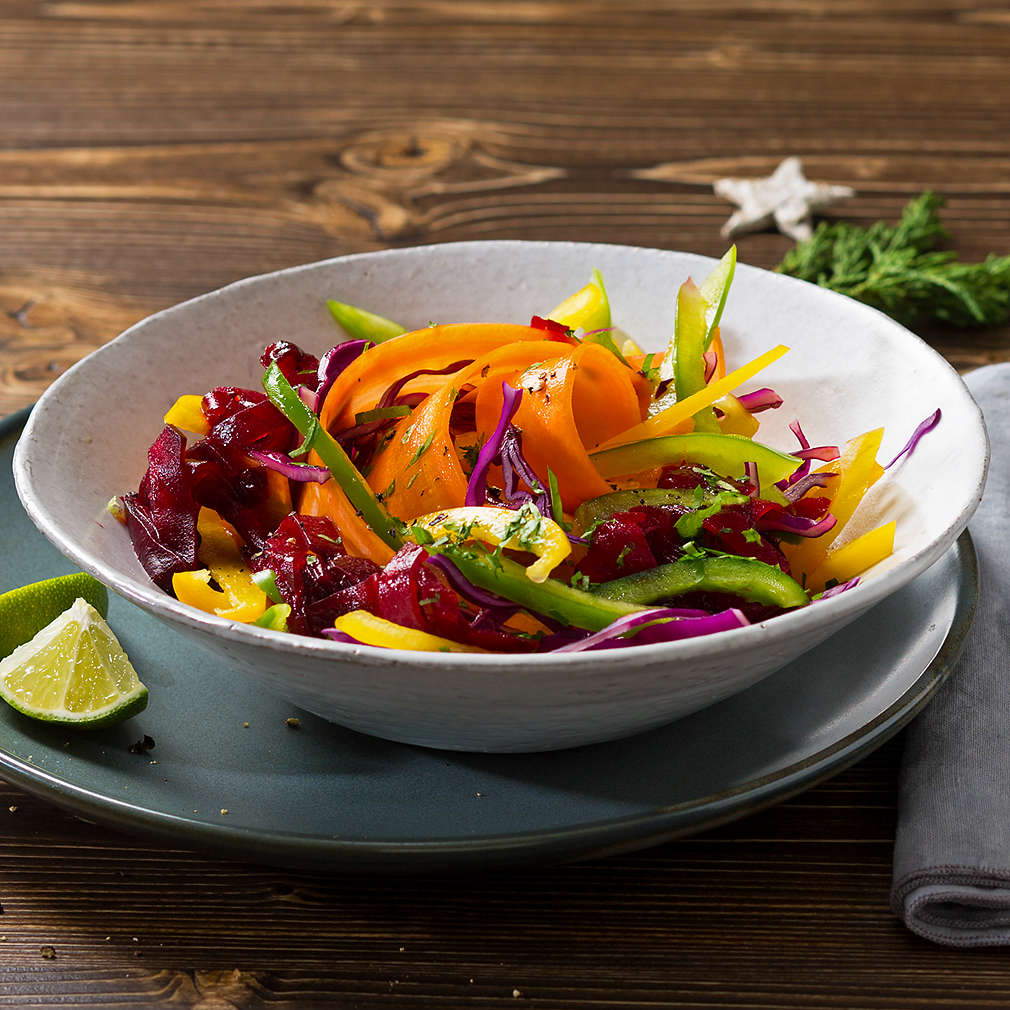 Imaginea rețetei Salată-curcubeu de legume cu sos de miere