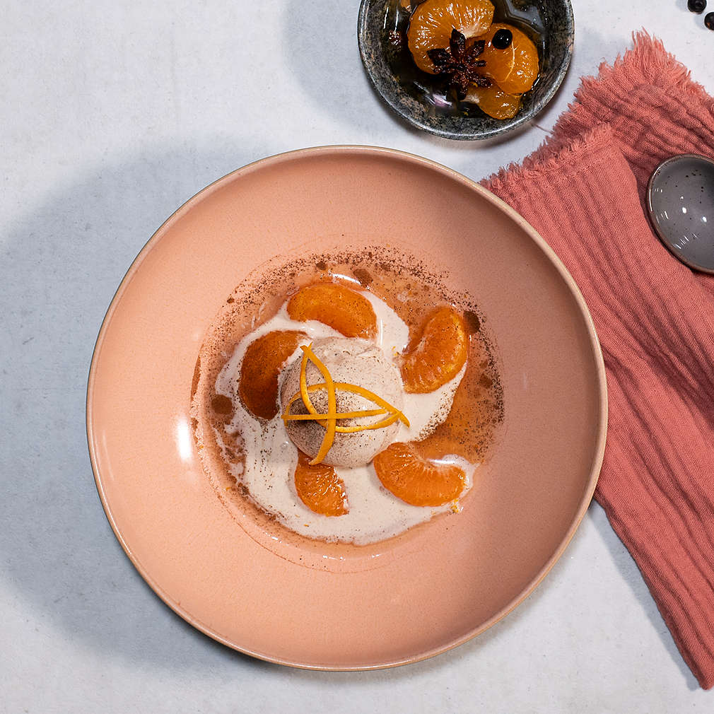 Mandarine marinate și înghețată cu aromă de anason stelat