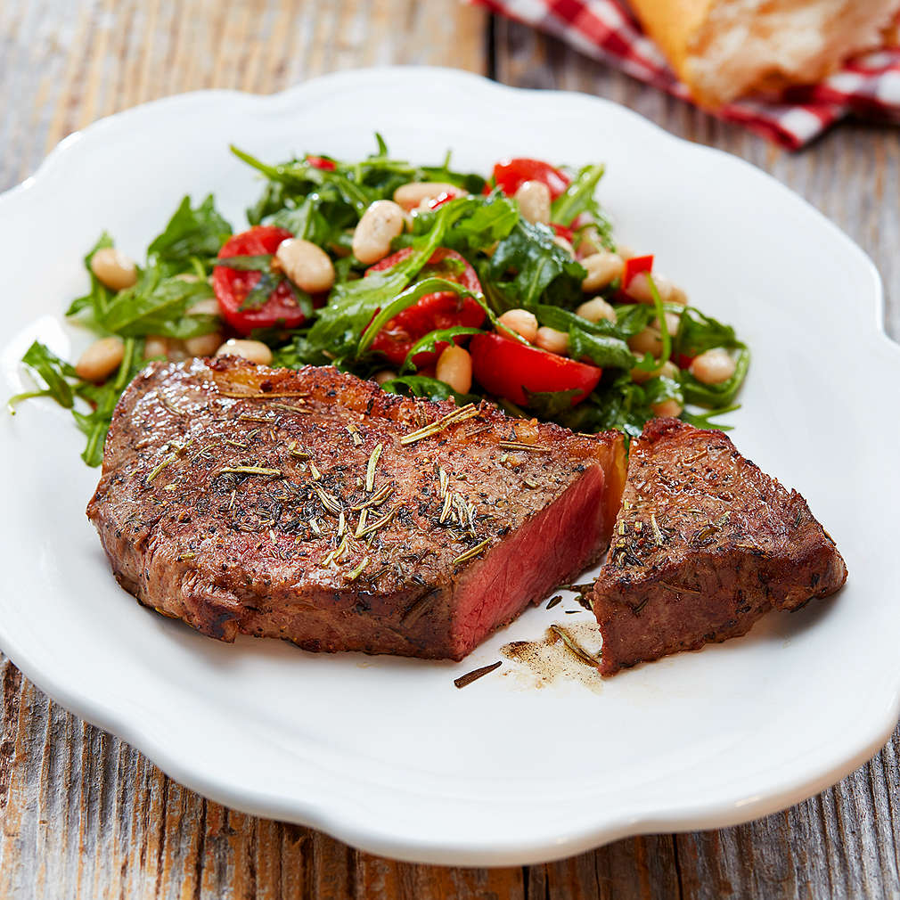 Abbildung des Rezepts Irish-Beef-Steak mit scharfem Bohnensalat