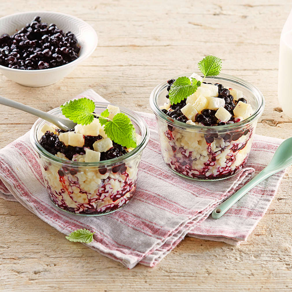 Abbildung des Rezepts Vanillemilchreis mit Blaubeeren