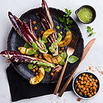 Abbildung des Rezepts Gegrillter Radicchio vom Grill mit Nektarinen