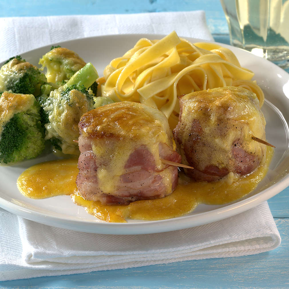 Abbildung des Rezepts Schweinelendchen im Speckmantel mit Broccoli