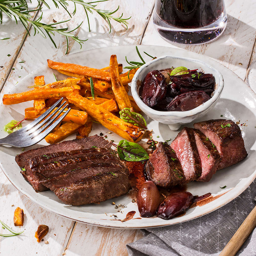 Abbildung des Rezepts Straußensteak mit Rosmarin-Süßkartoffel-Pommes