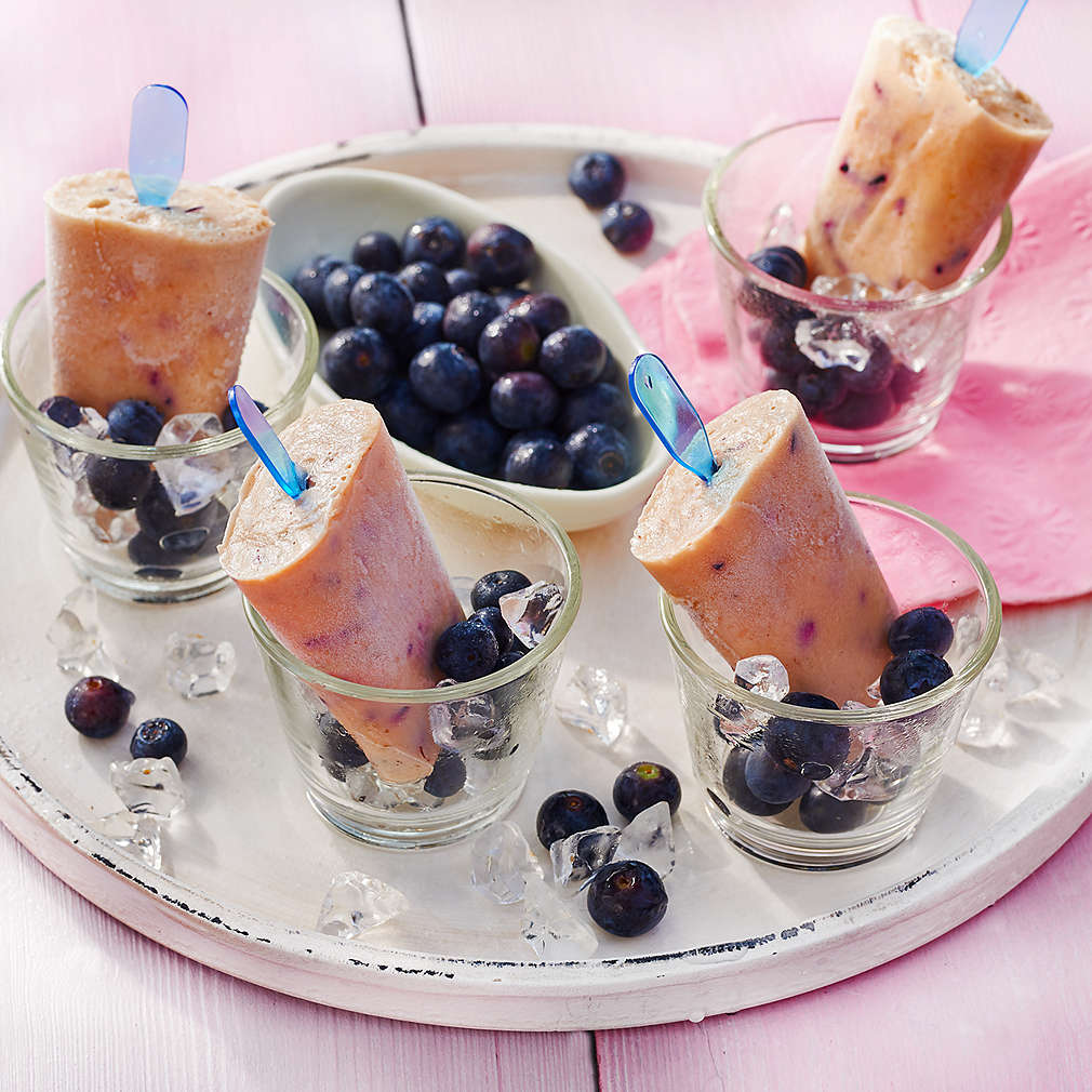 Joghurt-Bananen-Blaubeer-Eis am Stiel - Rezept | Kaufland