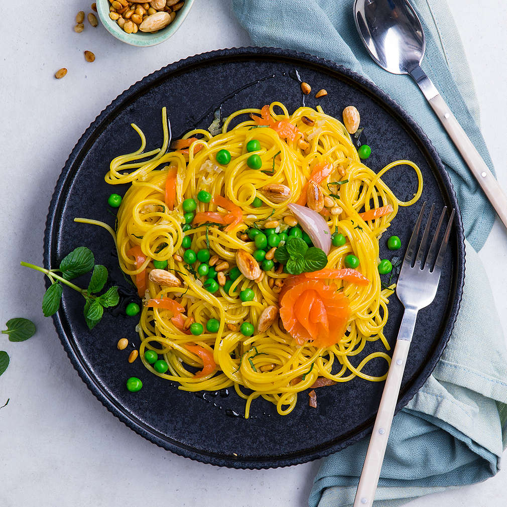 Imaginea rețetei Spaghete cu somon, mazăre și mentă