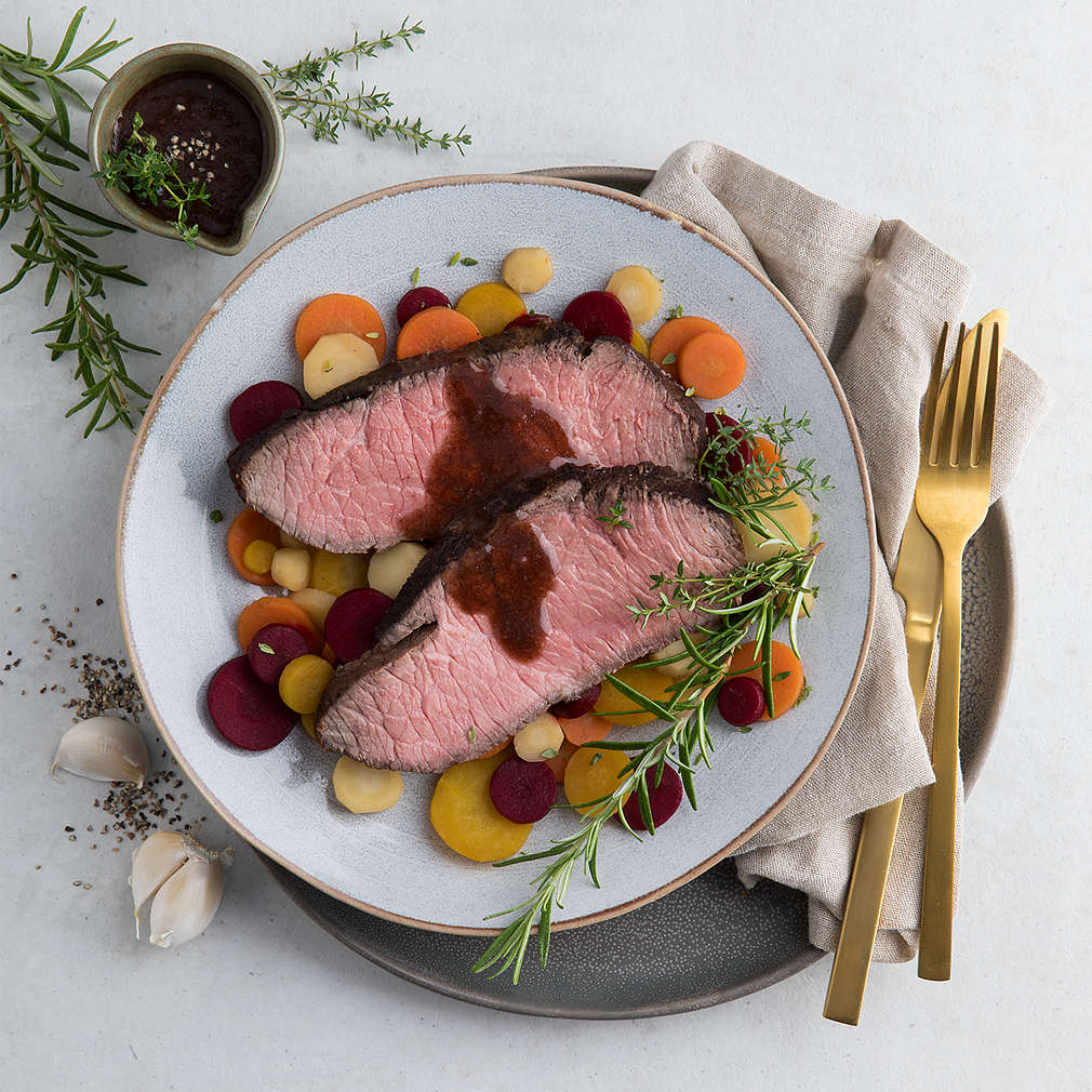 Abbildung des Rezepts Roastbeef mit Wurzelgemüse und Rotweinsauce