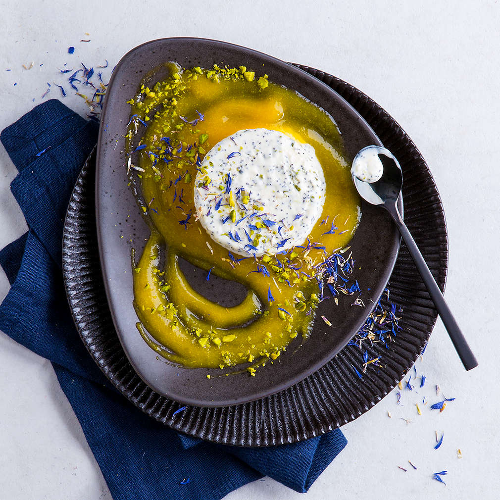 Weißes Schokoladeneis mit Kornblumenblüten - Rezept | Kaufland