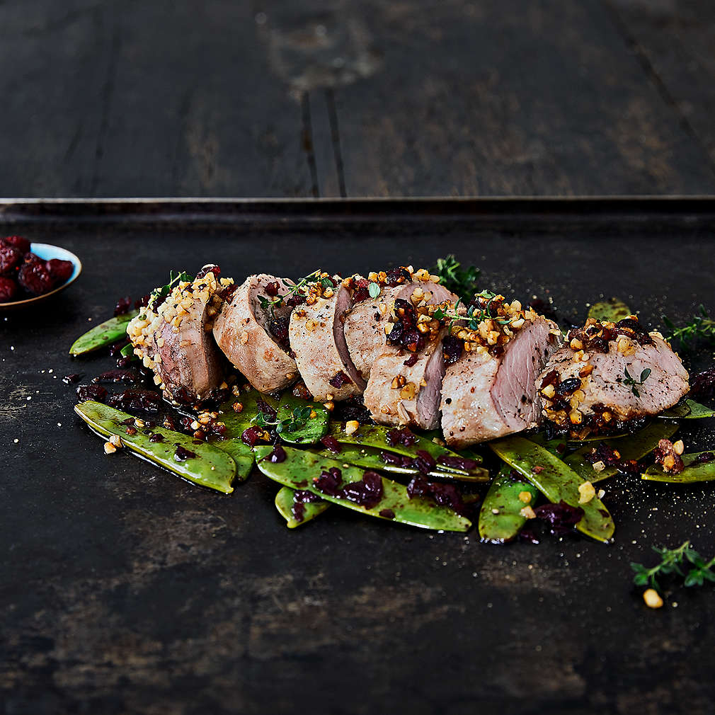 Schweinefilet mit Cranberry-Mandel-Kruste und Zuckerschoten - Rezept ...