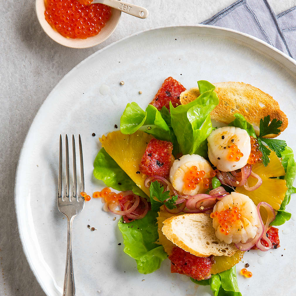 Kammmuscheln mit gebratener Ananas und Forellenkaviar - Rezept | Kaufland