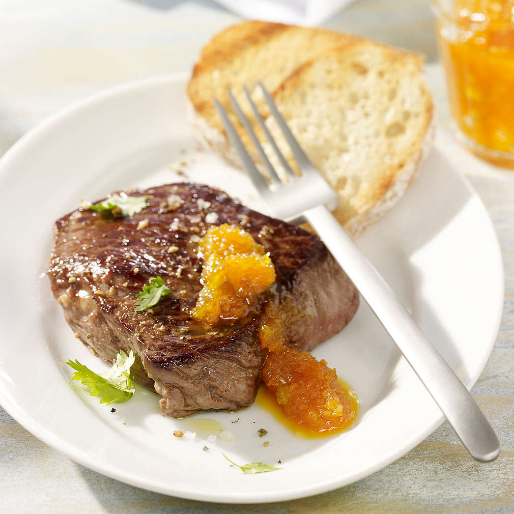 Zobrazit Hovězí steak s mrkvovo-zázvorovým čatní receptů