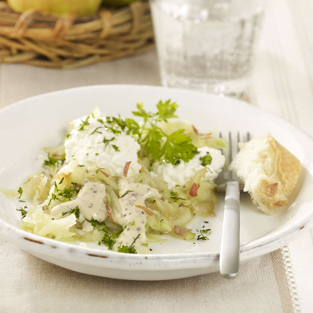 Abbildung des Rezepts Gurken-Birnen-Salat mit körnigem Frischkäse