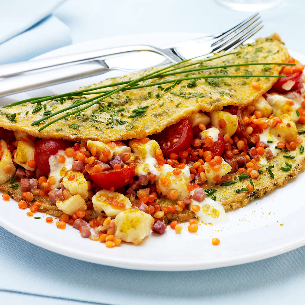 Zobrazit Pažitková omeleta s červenou čočkou a rajčaty receptů