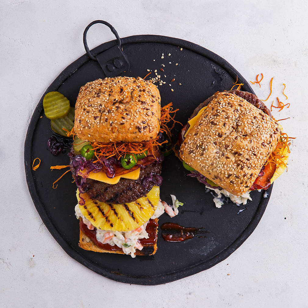 Möhren-Coleslaw-Burger mit karamellisierten Zwiebeln - Rezept | Kaufland