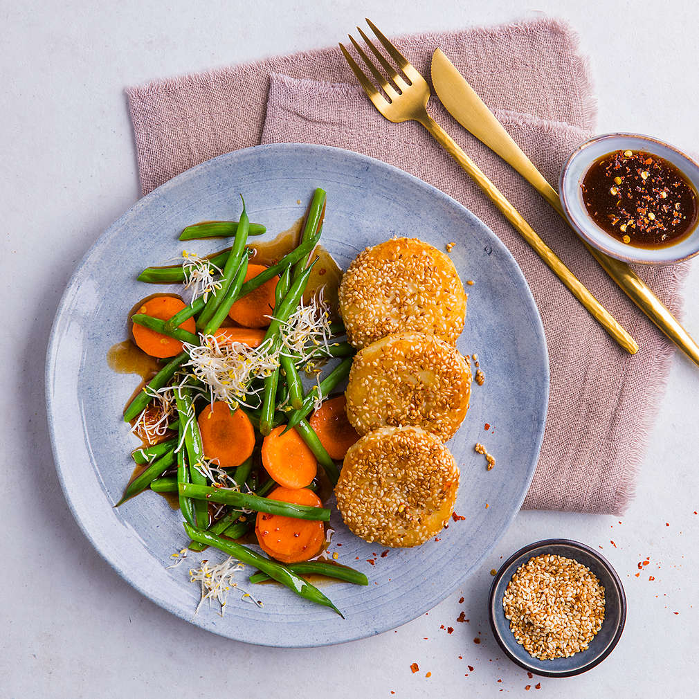 Abbildung des Rezepts Asiatischer Sesam-Bohnen-Salat mit Kartoffeltaler