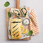 Abbildung des Rezepts Blätterteigrolle mit Spinat und Wildlachs