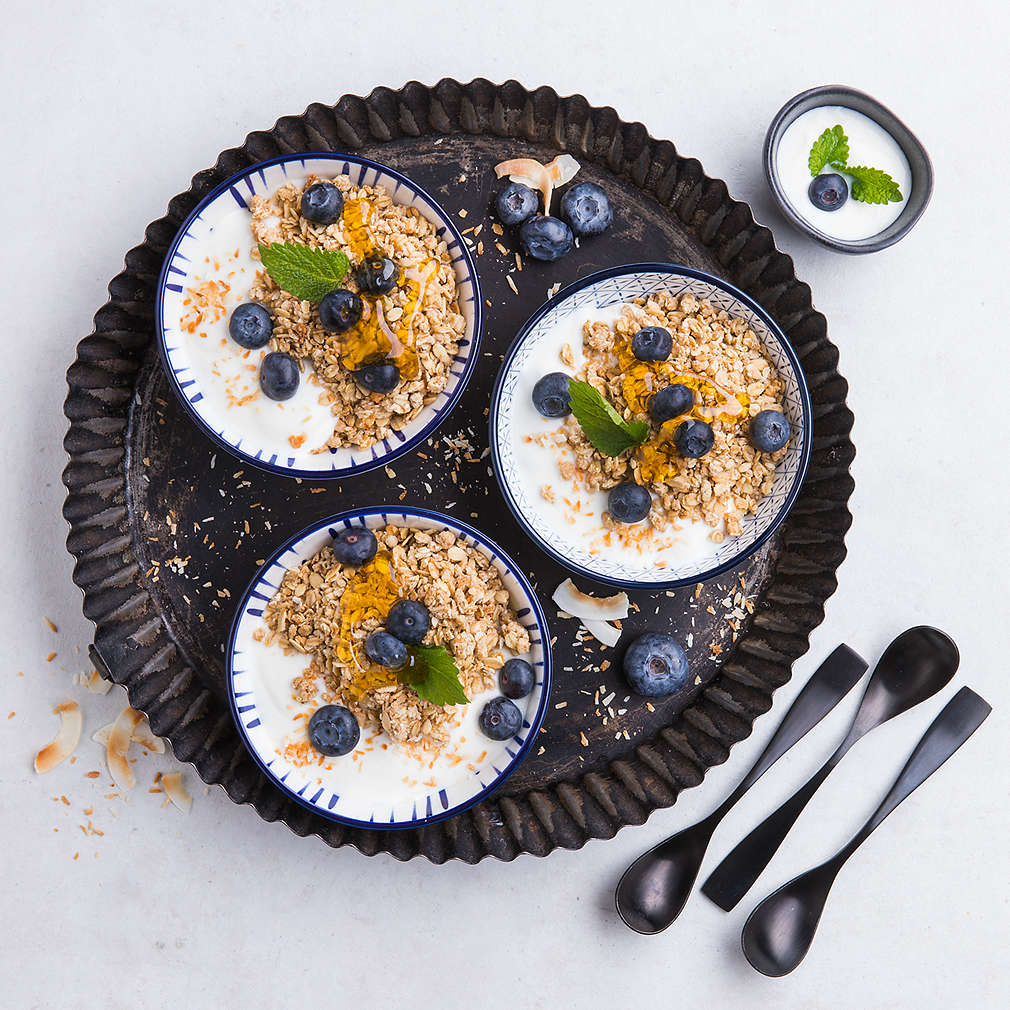 Abbildung des Rezepts Blaubeer-Kokos-Müsli mit Joghurt