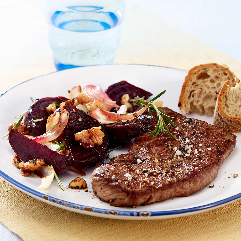 Zobrazit Hovězí steak s pečenou červenou řepou receptů