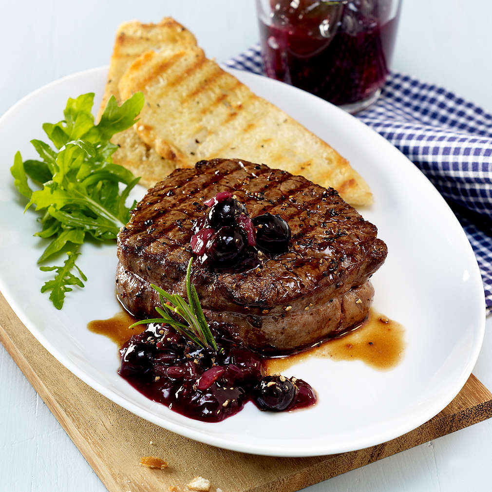 Abbildung des Rezepts Steaks mit Blaubeer-Kompott