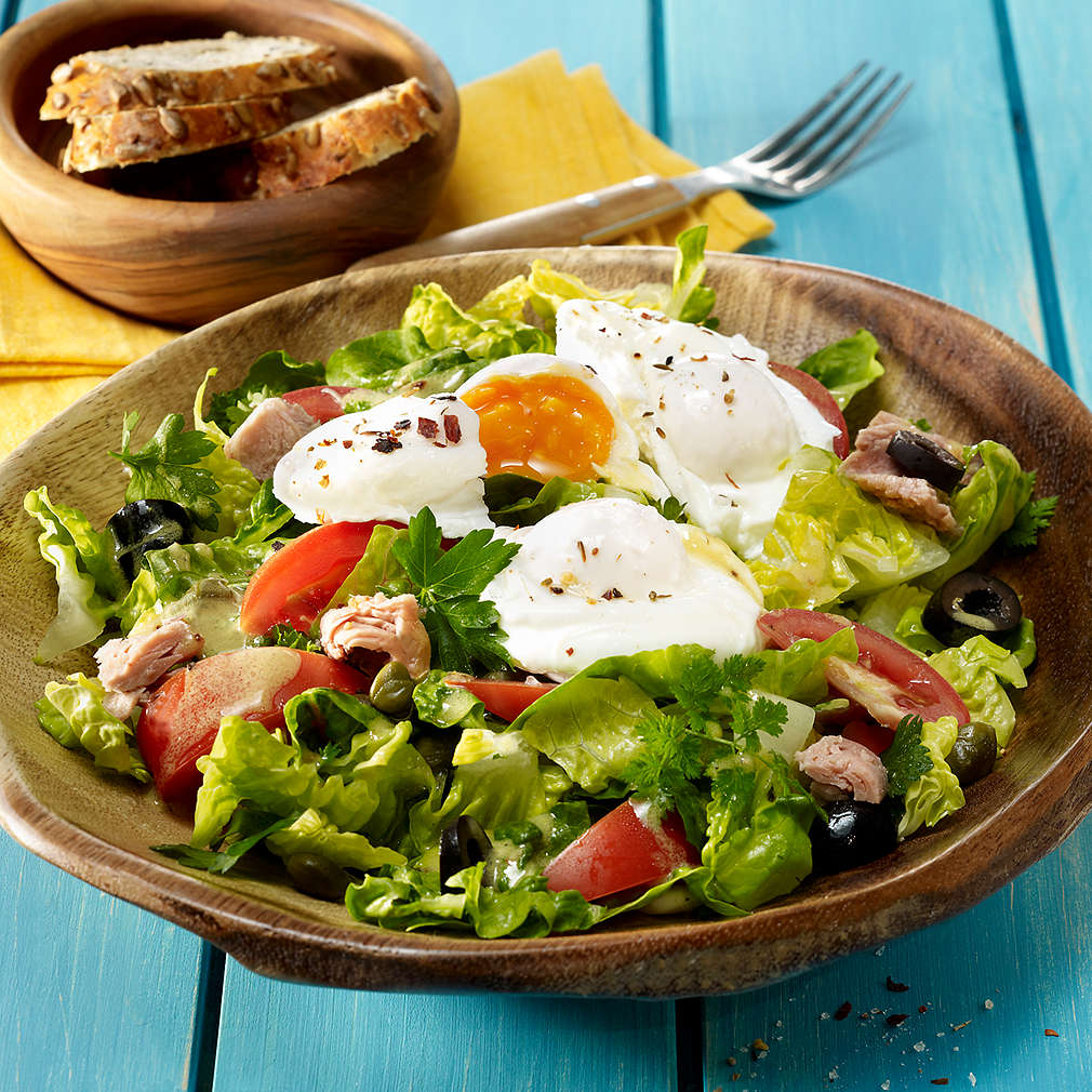Abbildung des Rezepts Bunter Salat mit pochiertem Ei