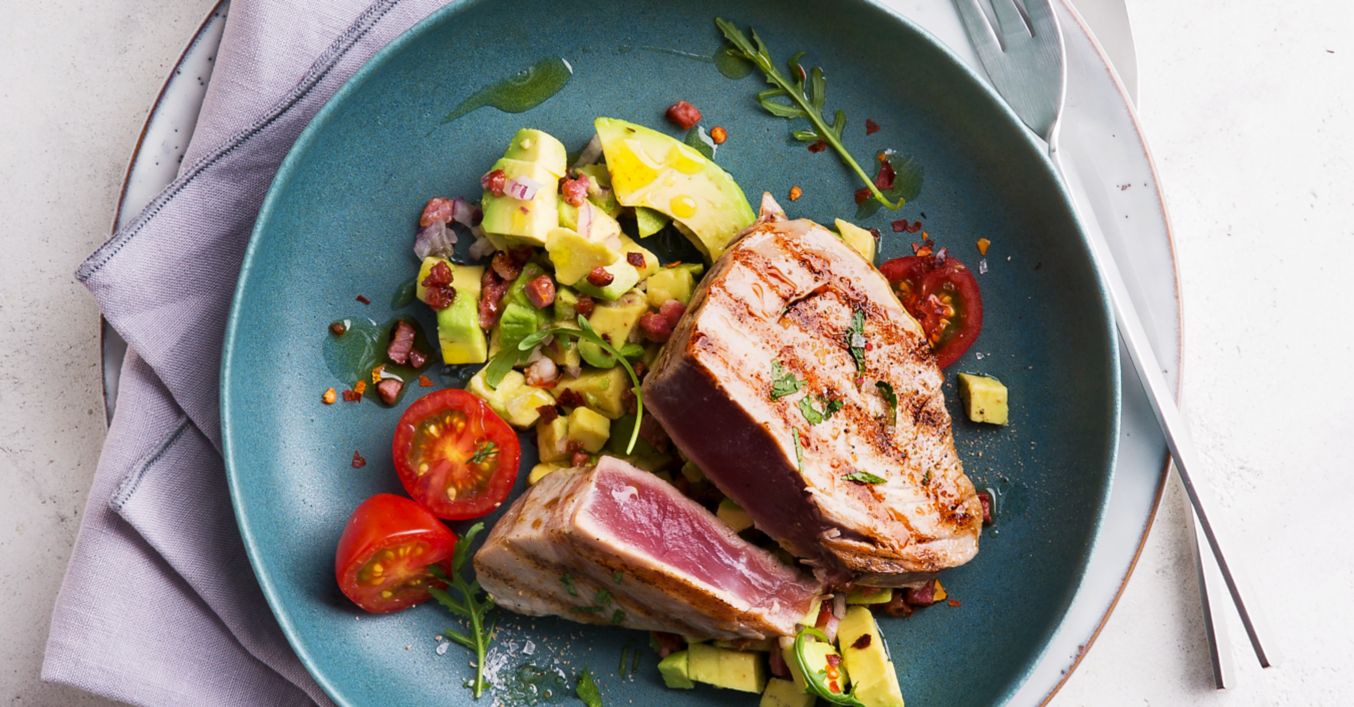 Gegrillte Thunfischsteaks mit Avocado-Salsa - Rezept | Kaufland