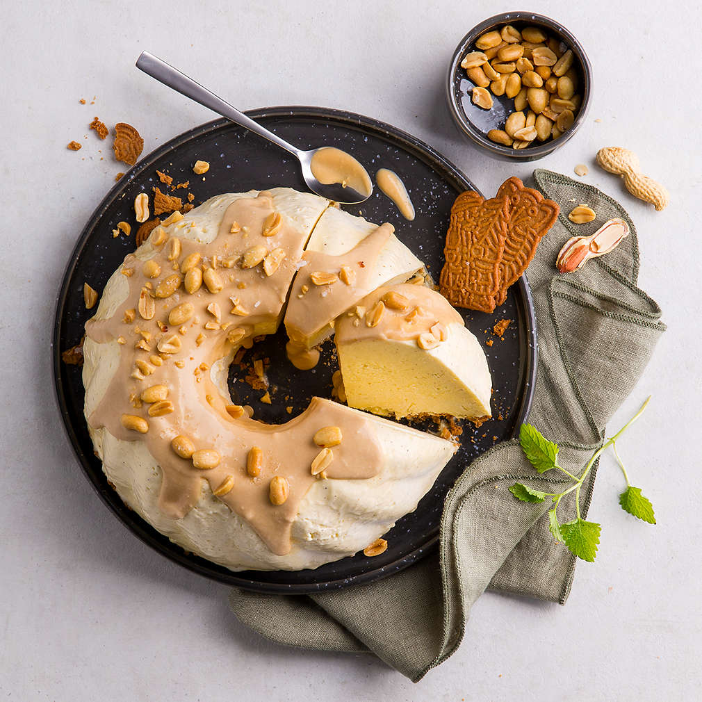 Abbildung des Rezepts Parfait-Gugelhupf mit salzigem Erdnuss-Karamell