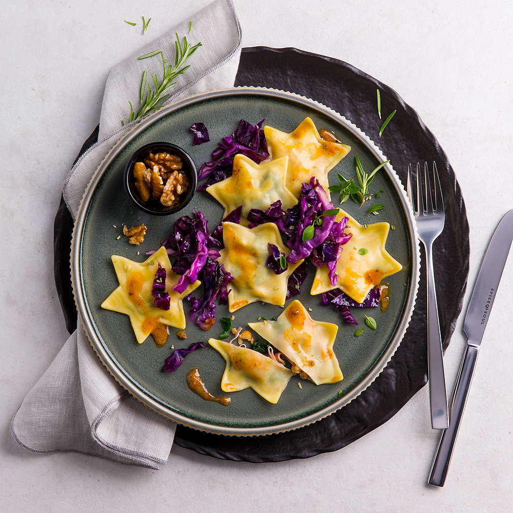 Ravioli mit Mortadella, Rotkohl und Walnüssen Rezept Kaufland