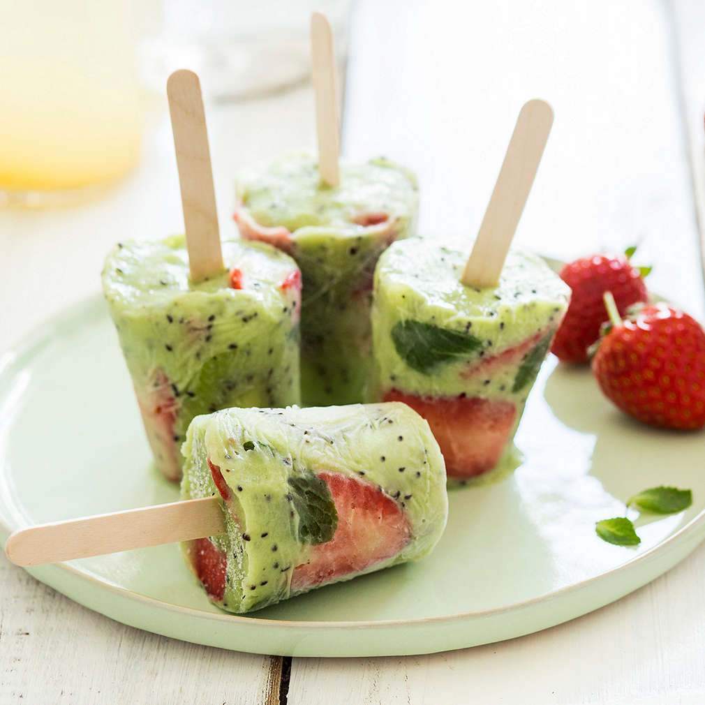Abbildung des Rezepts Kiwi-Erdbeer-Eis mit Minze