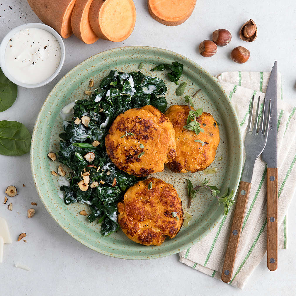 Süßkartoffel-Ziegenkäse-Frikadellen mit Spinat - Rezept | Kaufland