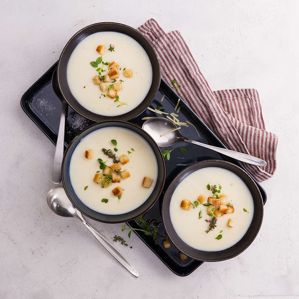 Zobrazit Sýrová polévka s tymiánovými krutony receptů