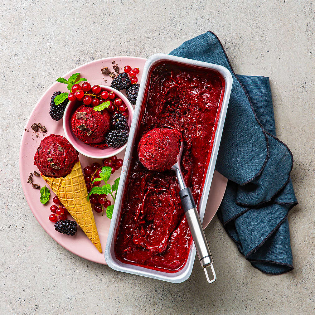 Brombeer-Sorbet mit Schokochunks - Rezept | Kaufland
