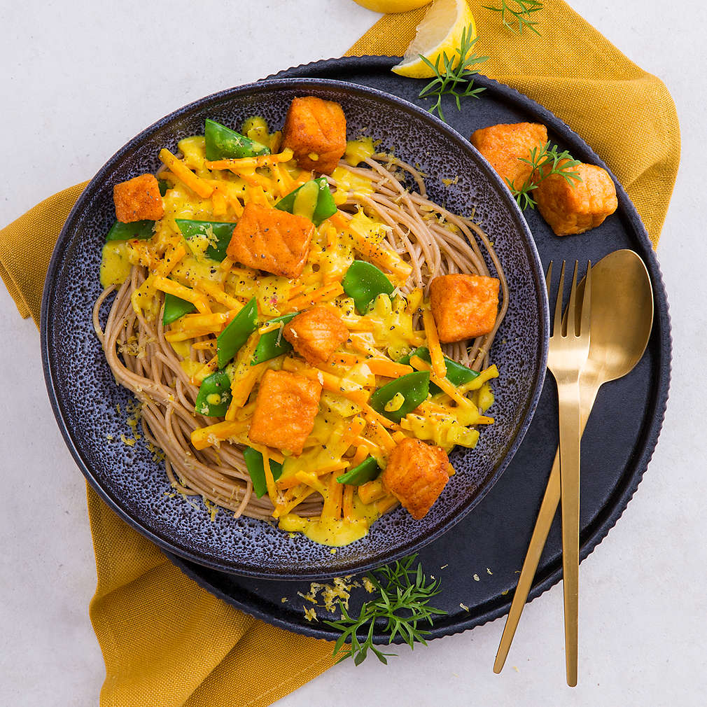Abbildung des Rezepts Zitronen-Spaghetti mit Lachs in Ingwer-Curry-Soße