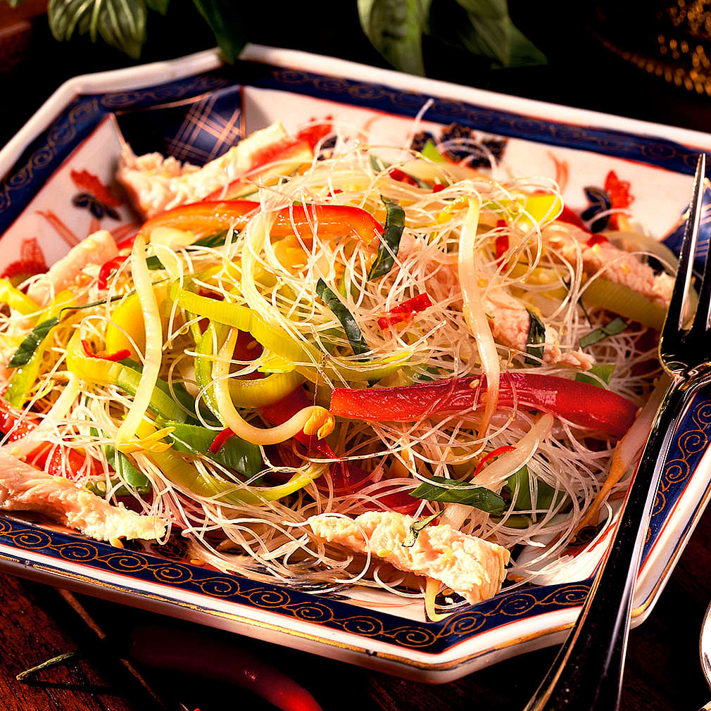 Zobrazit Thajský kuřecí salát se skleněnými nudlemi receptů