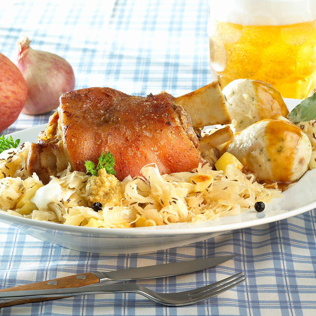 Schweinshaxe in Biersoße mit Sauerkraut Rezept Kaufland