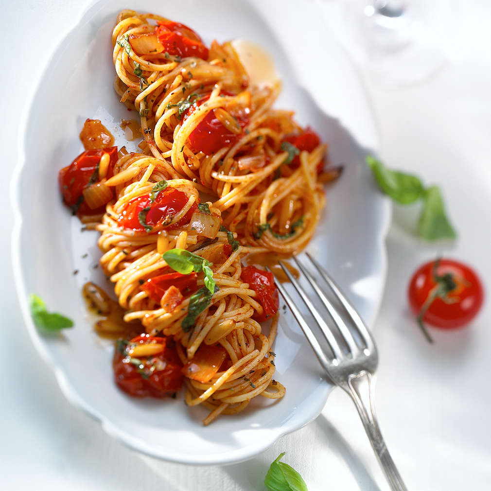 Zobrazit Špagety s pikantními pečenými rajčaty receptů