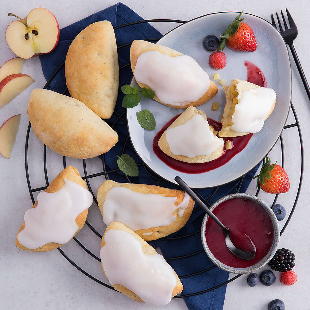 Zobrazit Jablečné taštičky s ovocnou omáčkou receptů