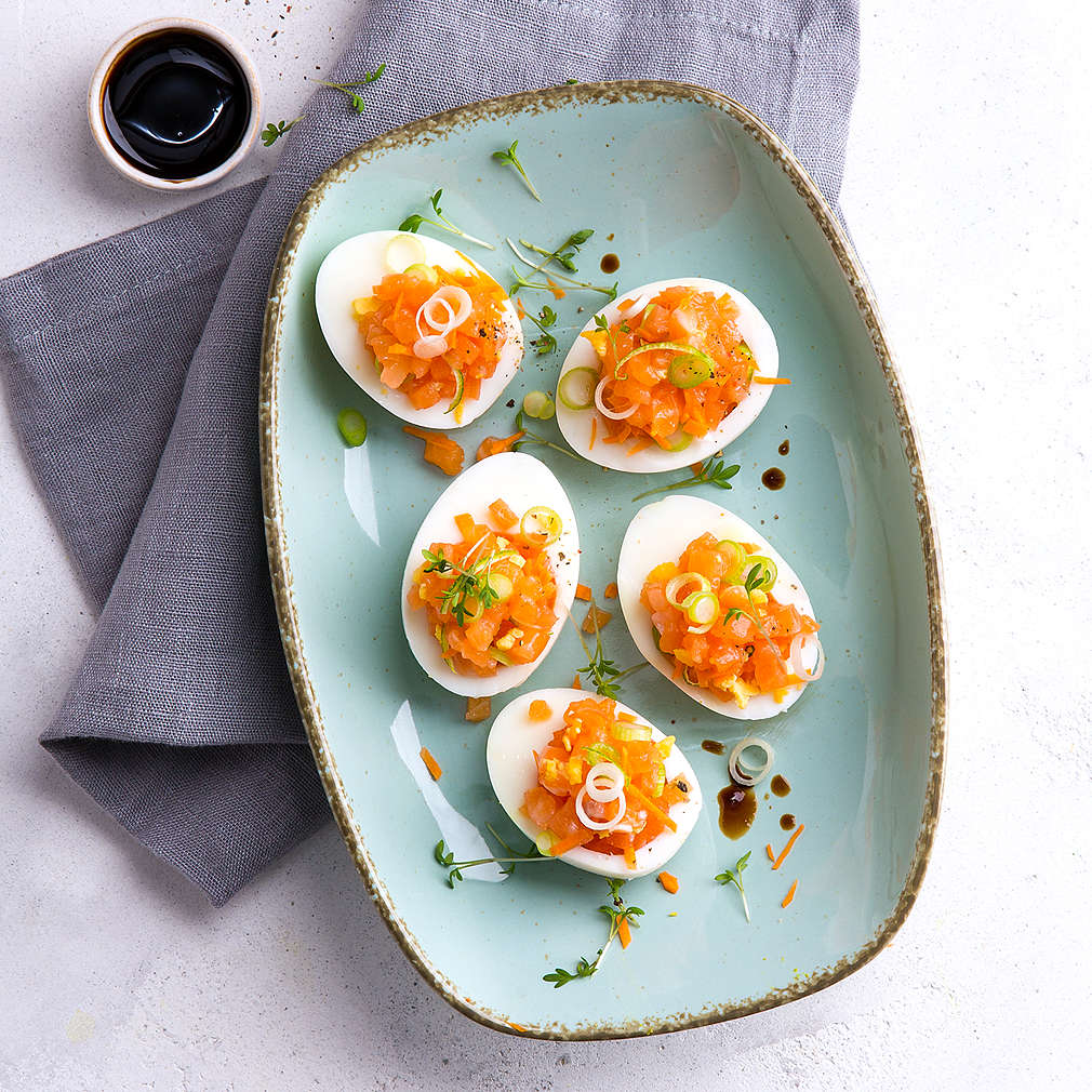 Zobrazit Nadívaná vejce s lososovým tatarákem receptů