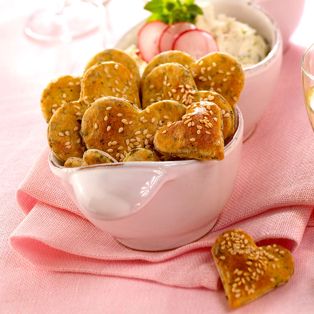 Zobrazit Špaldová ořechová srdíčka s ředkvičkovou pomazánkou receptů