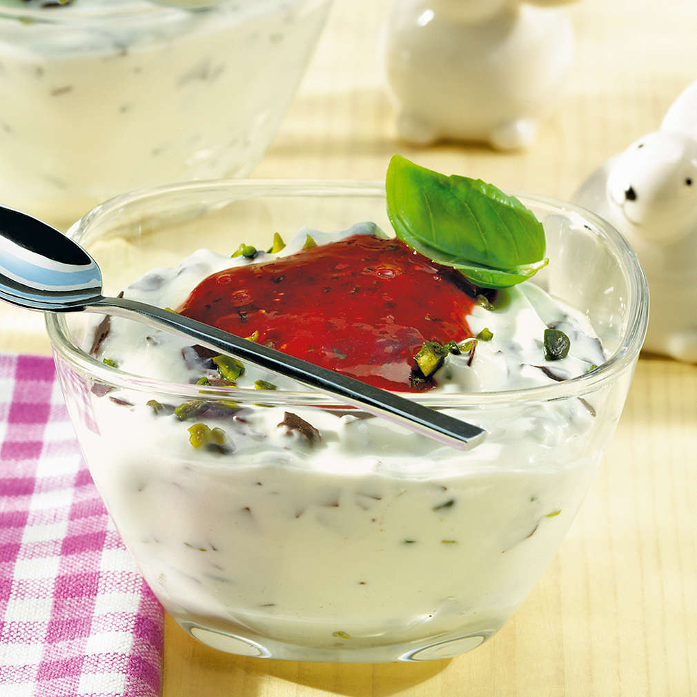 Zobrazit Tvarohový pohár s jahodovo-bazalkovým pestem receptů